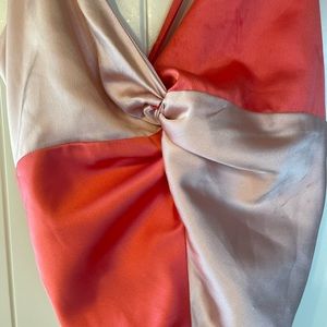 Beautiful Bodysuit! 🍑 Elastic waist adjustable straps color block peach tones